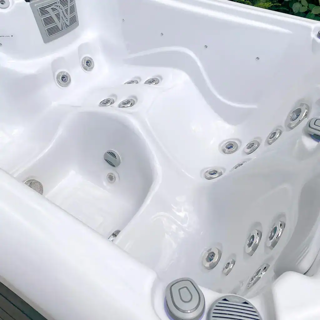 wellis manhattan hot tub detail4.jpg