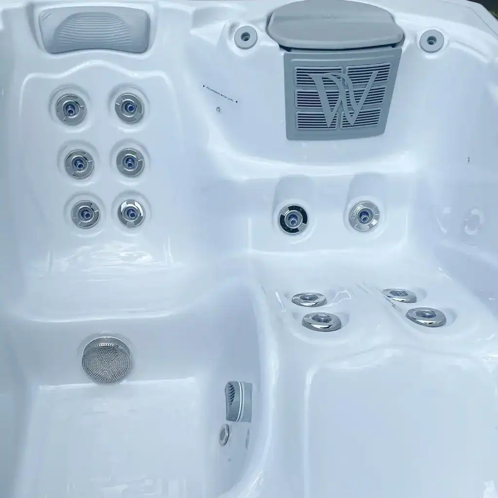 wellis manhattan hot tub detail5.jpg