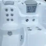 wellis manhattan hot tub detail5.jpg