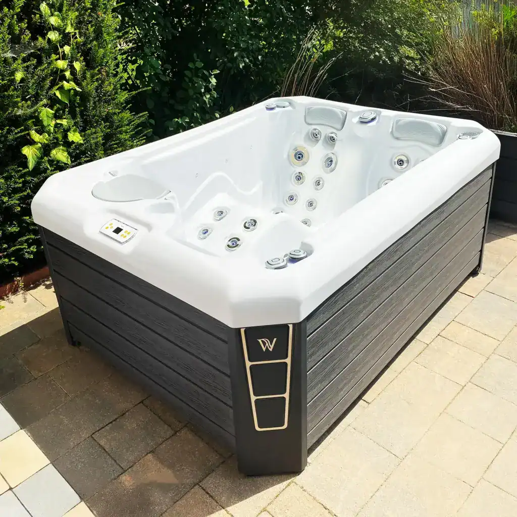 wellis manhattan hot tub detail7.jpg